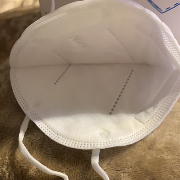 NWT KN95 adult  protective face mask 50 mask each box . 200 count - Picture 8 of 9